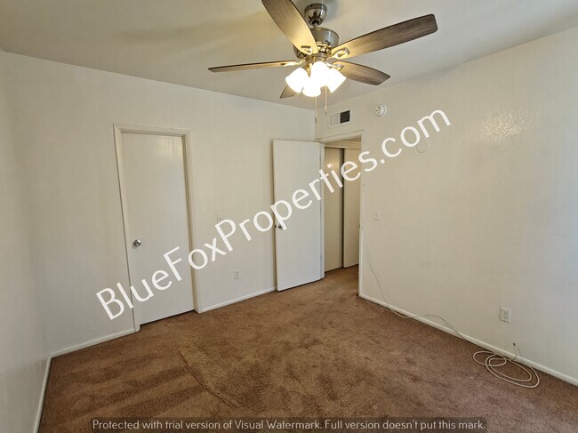 Foto del edificio - 3690 N Country Club Rd