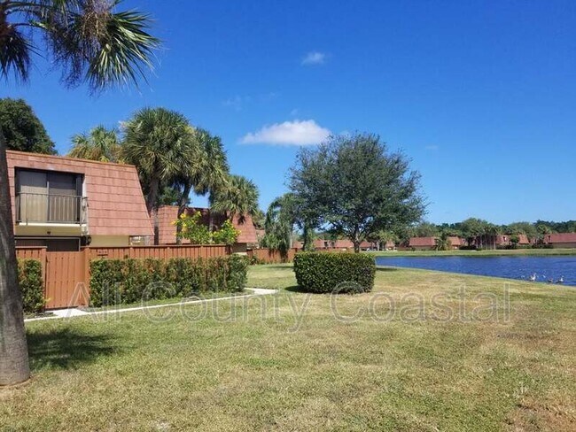 Foto del edificio - 623 Buttonwood Ln