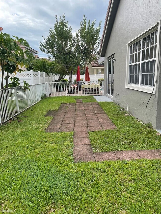 Building Photo - 3 br, 2 bath House - 1018 NW 116th Ave
