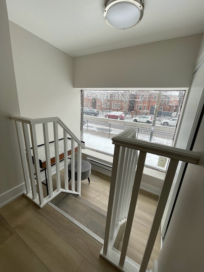 Photo du bâtiment - 1 bdrm plus a den!