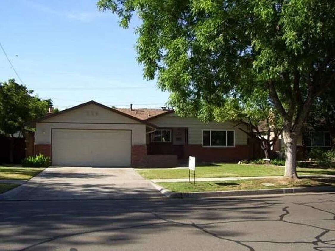 Primary Photo - Beautiful home