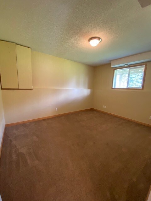 Photo du bâtiment - 2 Bed 1 Bath Unit in Olds, AB