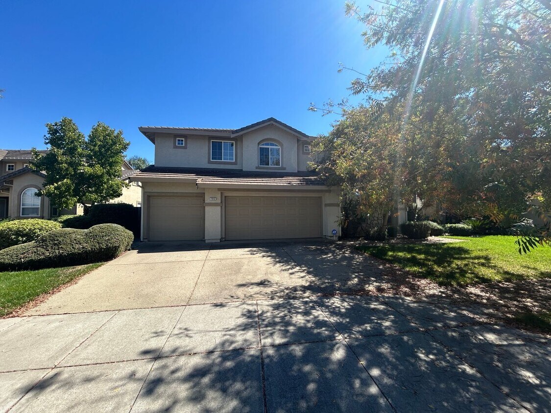 Primary Photo - Beautiful 5 Bedroom 3 Bathroom in Garin Ra...