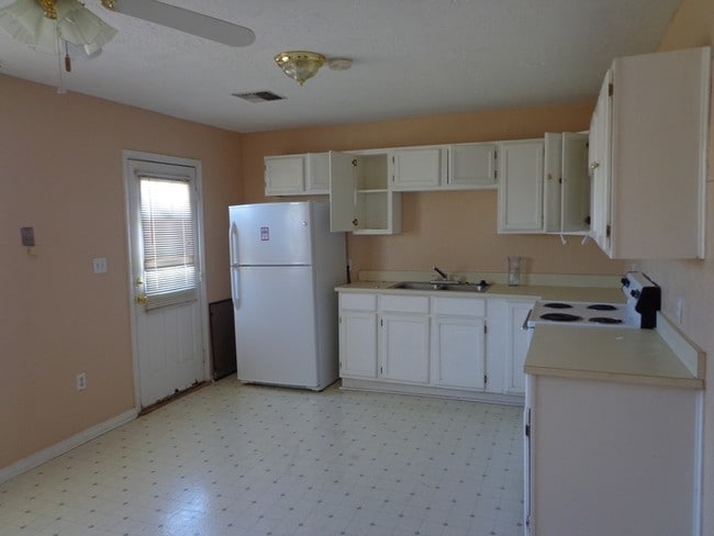 Building Photo - 2213 NW 28th St