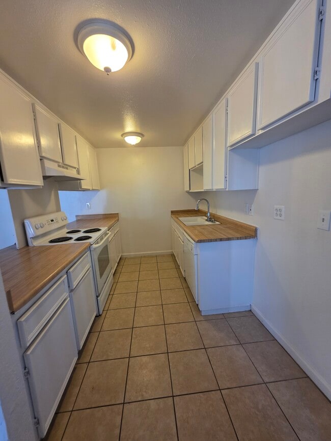 Foto del edificio - 7124 Kelley Dr