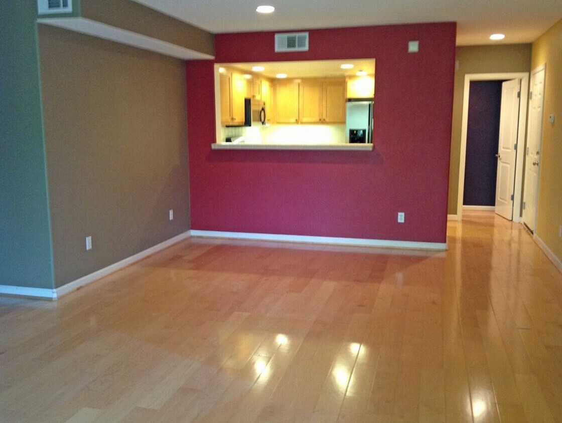 Primary Photo - 2 Bedroom Townhouse in Southwest San Jose