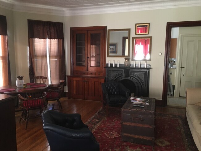 Comedor - 118 Pleasant St