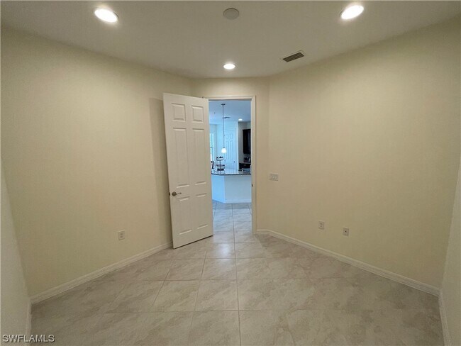 Foto del edificio - 26123 Palace Ln