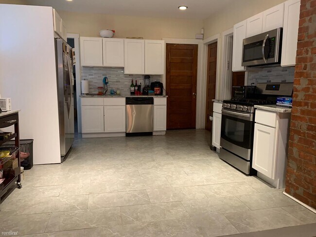 Foto del edificio - 5 br, 2 bath  - 1440 Ella T Grasso Blvd