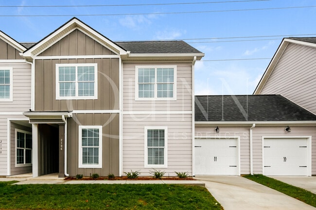 Building Photo - 2166 Miramar Circle