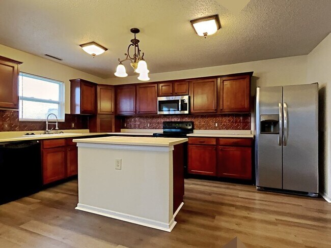 Foto del edificio - 4 bed 2.5 bath with adorable features in G...