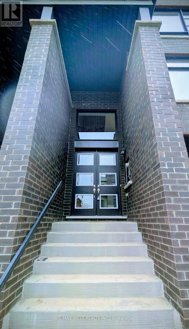 Building Photo - 95 Paradox St