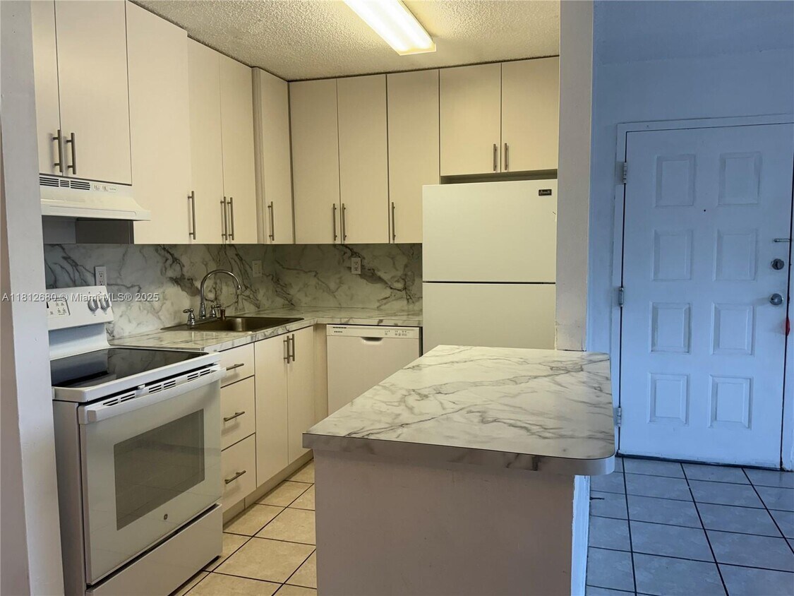 Foto principal - 15600 SW 80th St
