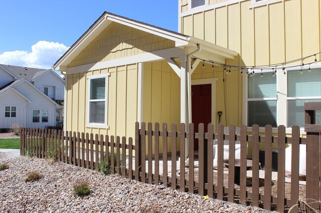 Foto del edificio - GORGEOUS NEWER TOWNHOME IN GOLD HILL MESA!!