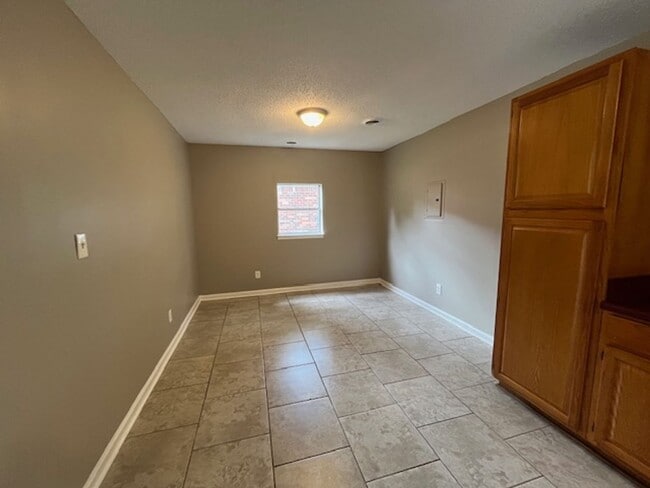 Building Photo - 6655 Embassy Cir