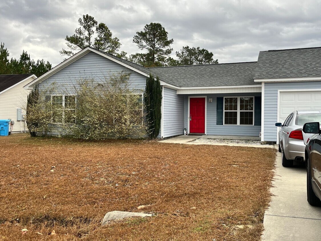 Primary Photo - 3 Bedroom in Richlands!
