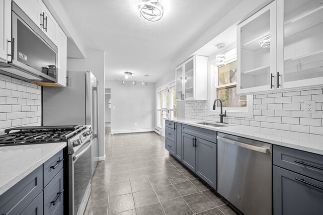 Building Photo - 2434 Parcells Cir