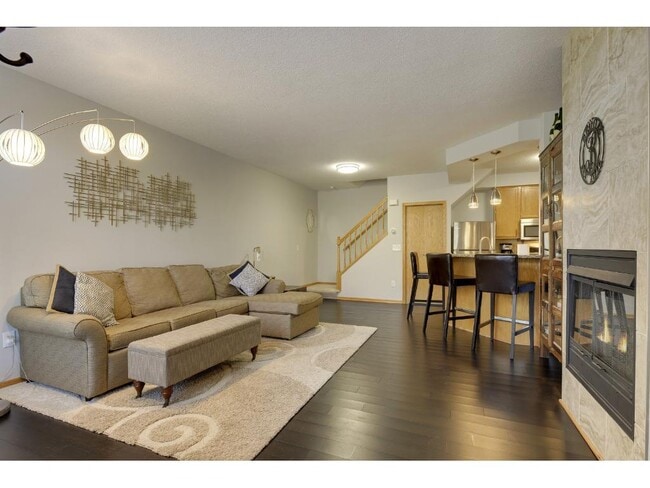 Building Photo - 2255 Ranchview Ln N