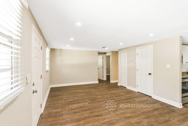 Building Photo - 4010 Treasure Cir