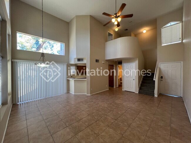 Building Photo - 402 S Sunrise Dr