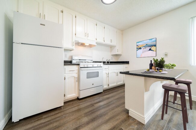 Building Photo - 1555 Satellite Blvd