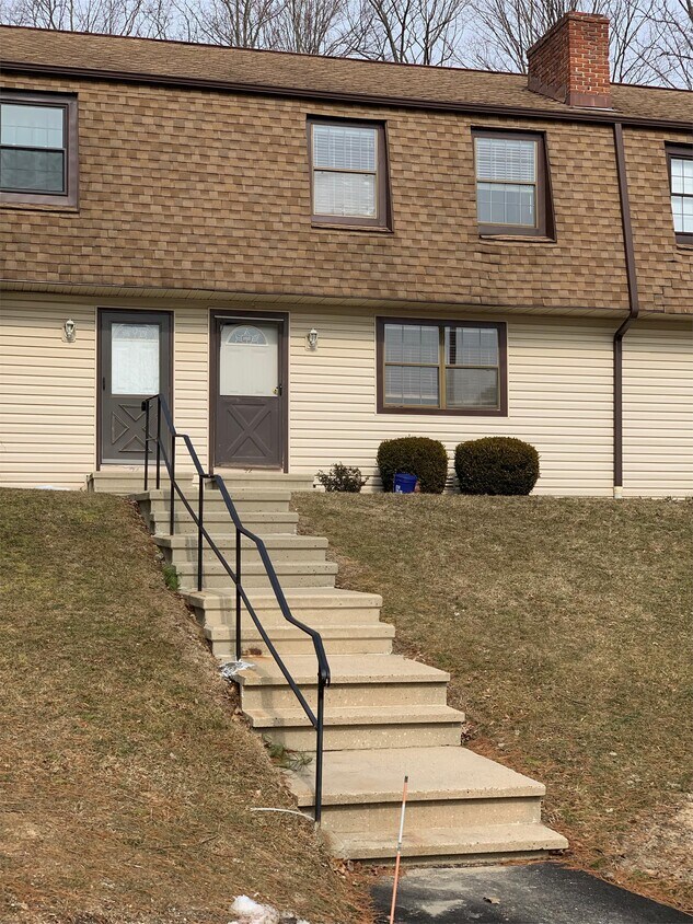 76 Homestead Ln, Brookfield, CT 06804 Townhome Rentals in Brookfield