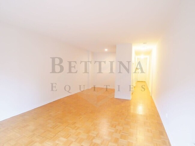 Building Photo - 171 E 89th St