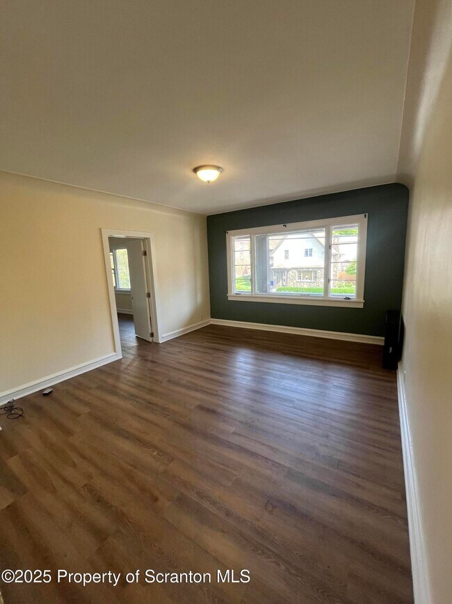 Foto del edificio - 1710 Cedar Ave