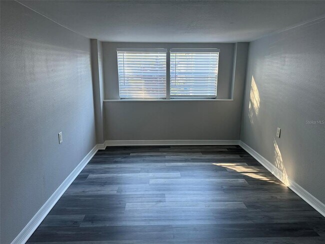 Foto del edificio - 3107 S Crystal Lake Dr