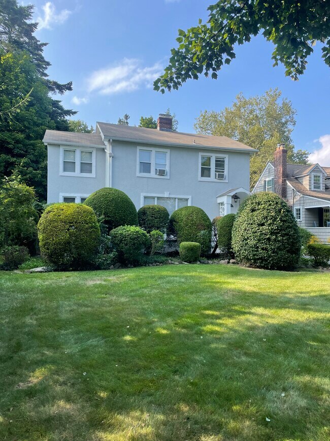 Front - 897 Springfield Ave