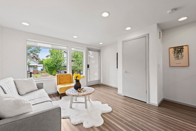 Building Photo - Modern Townhome For Rent In Fremont