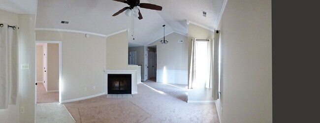 Foto del edificio - Charming Home Minutes to Camp Lejeune!