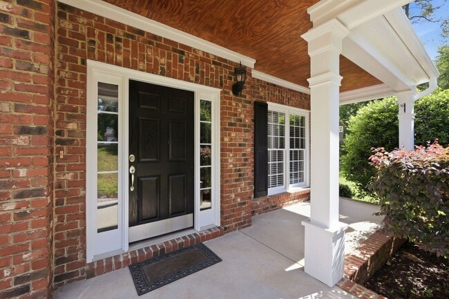 Building Photo - Gorgeous and Spacious 5 Bedroom Home, Cul-de-sac lot, Vaulted Ceilings, Large Backyard, Stunning ...