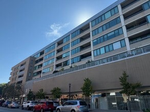 Building Photo - 900 Chicago Ave