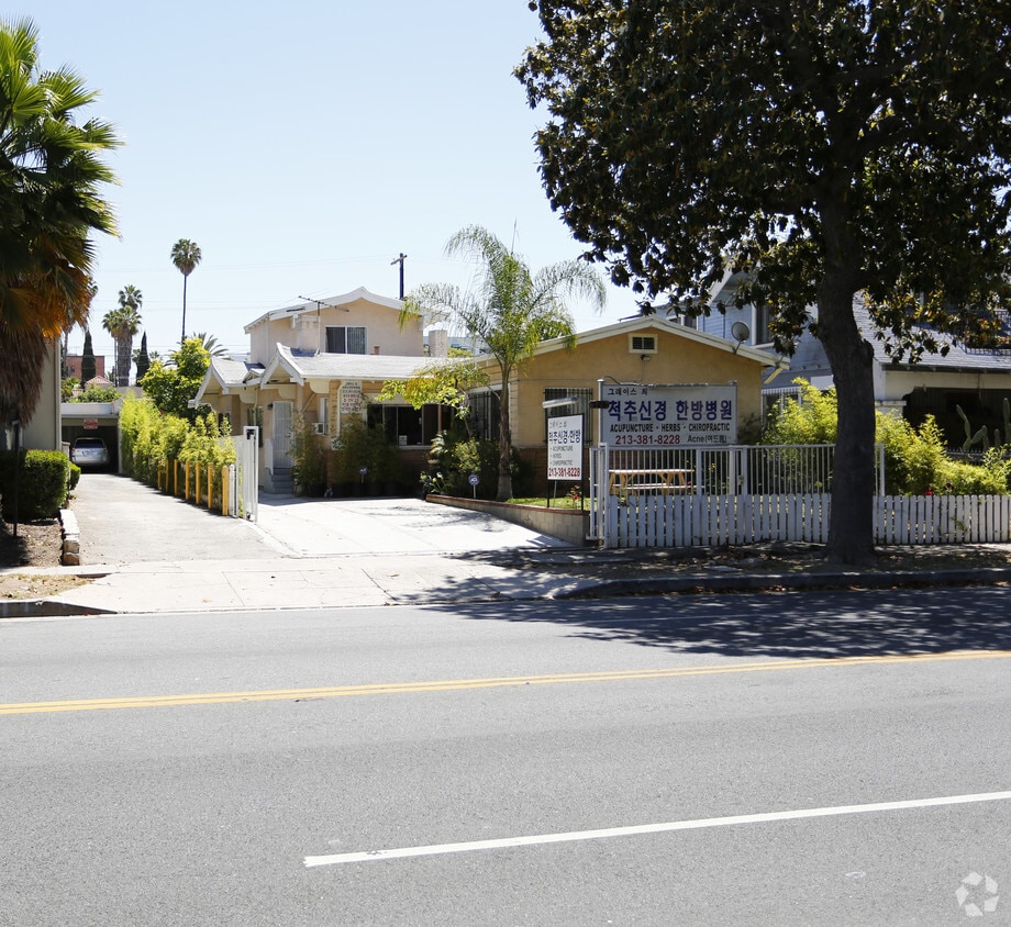 Primary Photo - 726-732 S Wilton Pl
