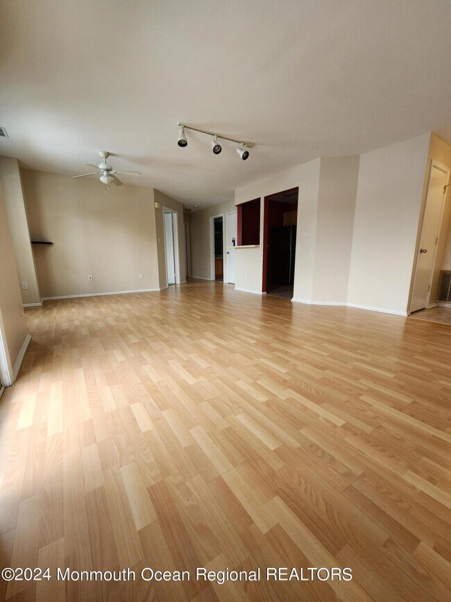 73 Briarwood Ct, Howell, NJ 07728 Condo for Rent in Howell, NJ