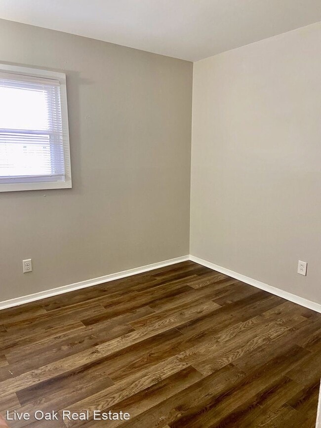 Building Photo - 3 br, 1 bath House - 2228 Corbett Ave
