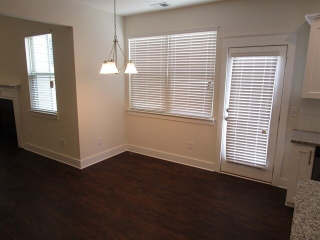 Building Photo - 1065 Adams Haven Bend