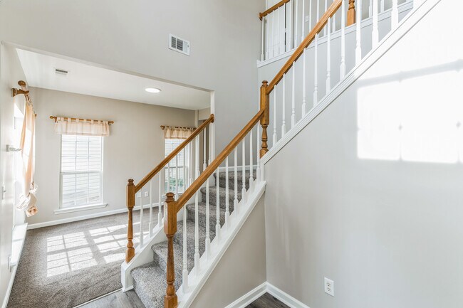 Foto del edificio - 2453 Lakebrooke Dr