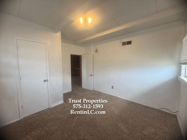 Building Photo - 920 Texas Dr