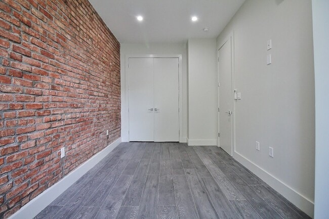 Building Photo - NEW 1 Bed in Prospect Park South!