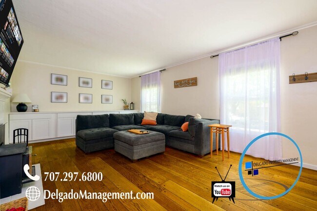 Foto del edificio - Available Now! Gorgeous corner lot 1940's ...