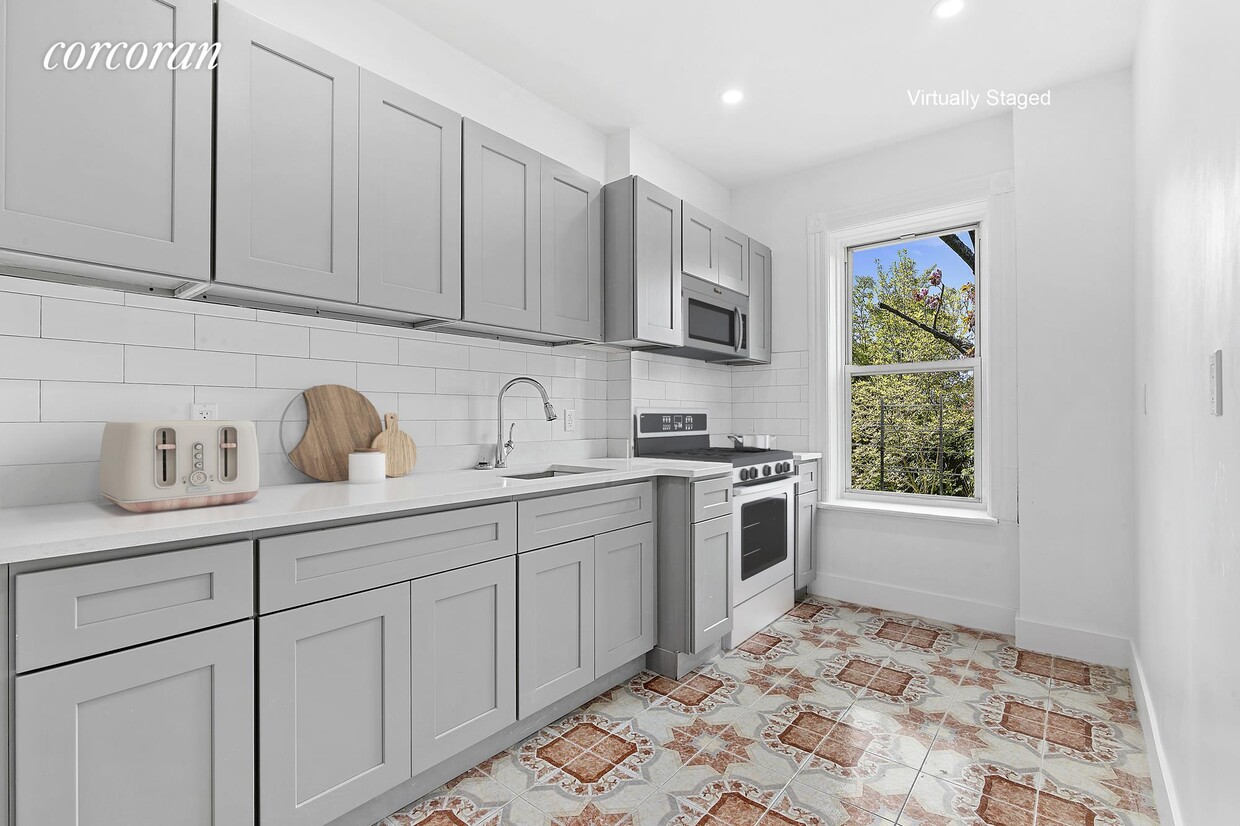 Primary Photo - 882 St Johns Pl