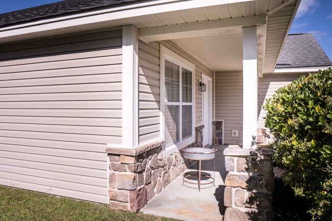 Foto del edificio - Three Bedroom on the Pond in Hearthstone Lakes Community