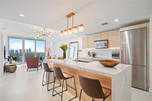 Foto del edificio - 16385 Biscayne Blvd