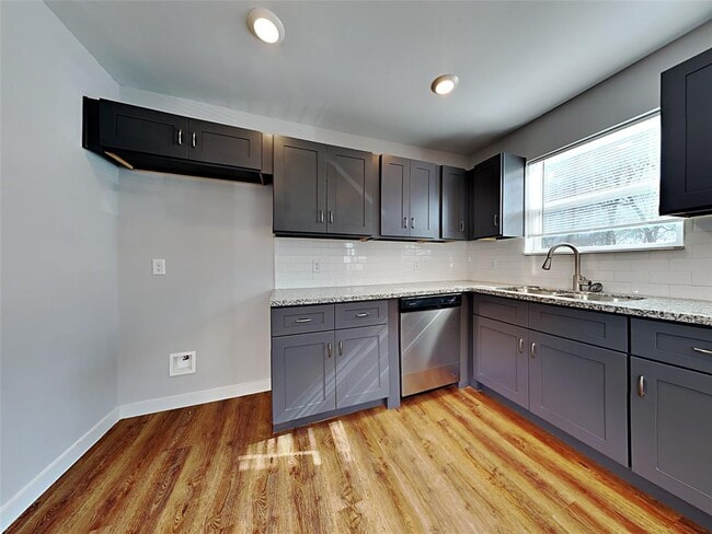 Building Photo - 8639 Sunderland Rd