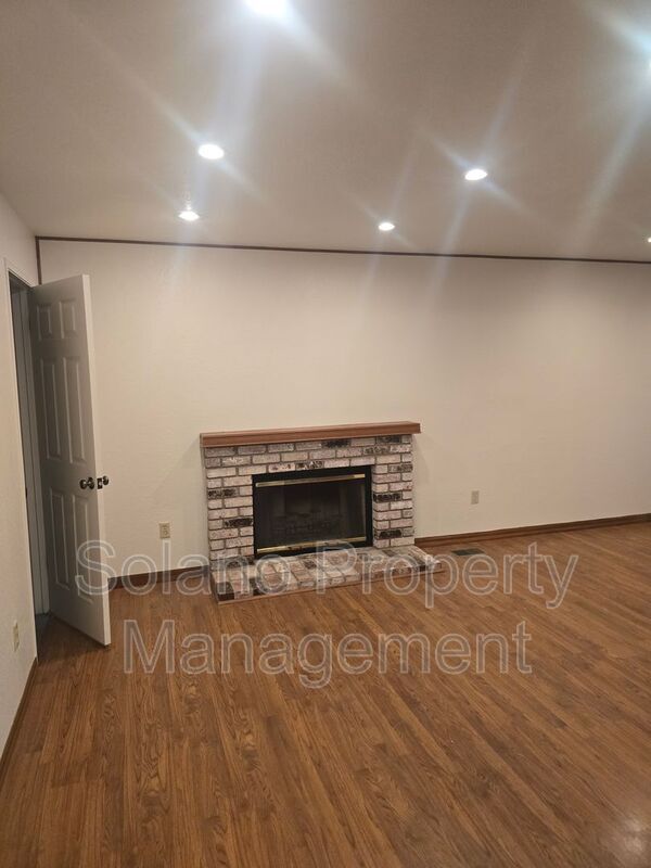 Foto del edificio - 318 Ridgecrest Cir