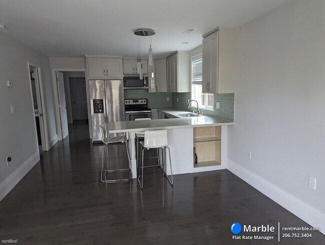 Building Photo - 2 br, 1.5 bath Townhome - 3951 Malcolm Ave...