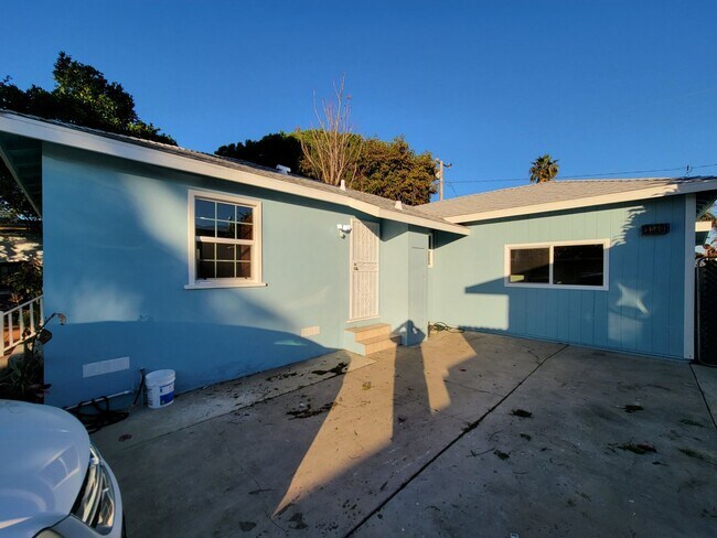 Foto del edificio - Renovated 3 Bed, 2 Bath 1122 Sqft front un...