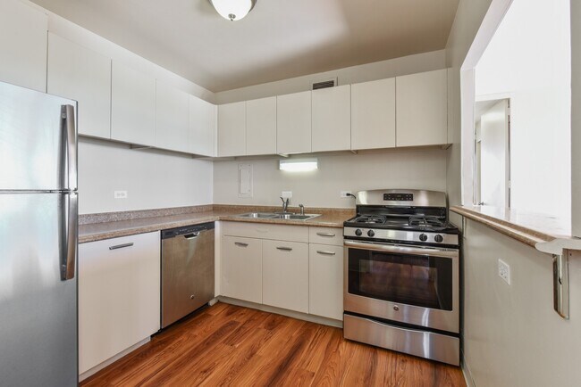 Building Photo - 1450 E 55th Pl